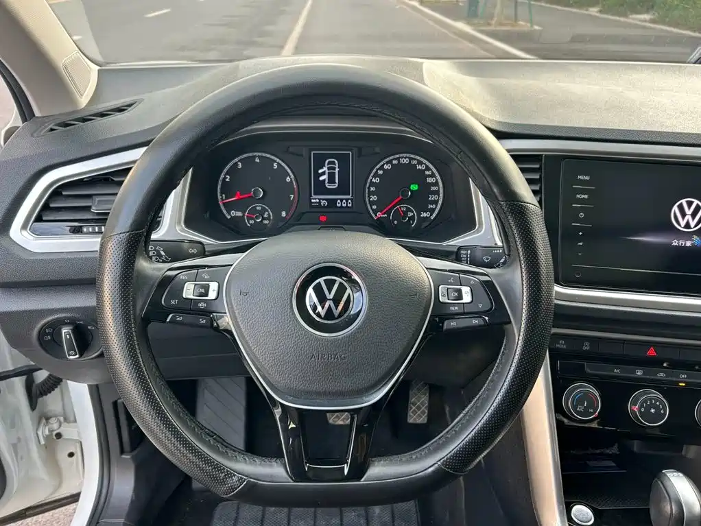 Volkswagen T-Roc 2022 — фото 14