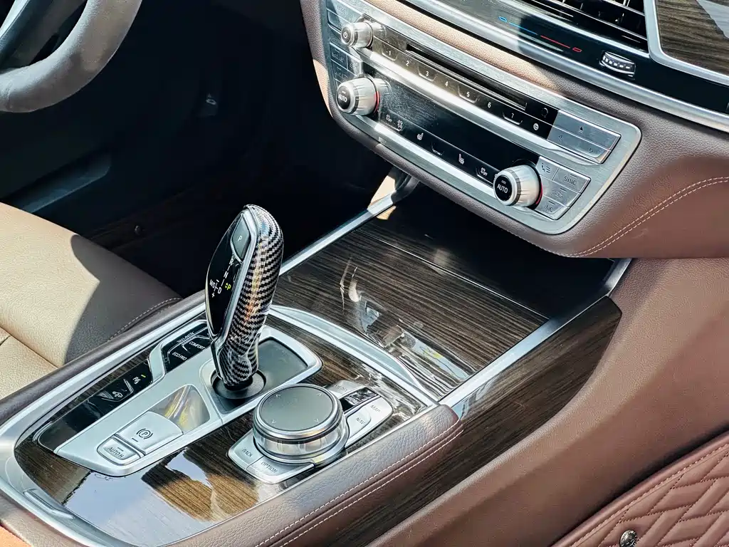 BMW 7 Series 2016 — фото 14