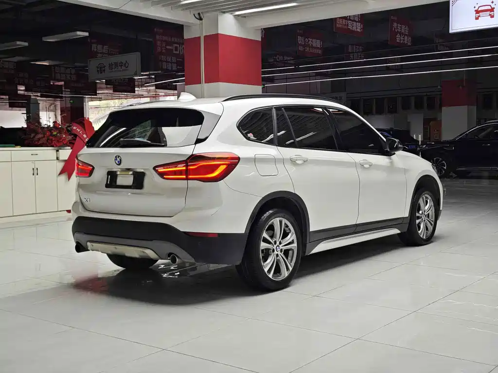 BMW X1 2017 — фото 11