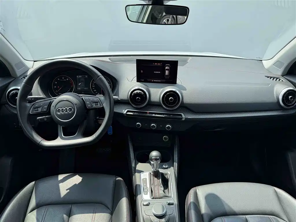 Audi Q2L 2024