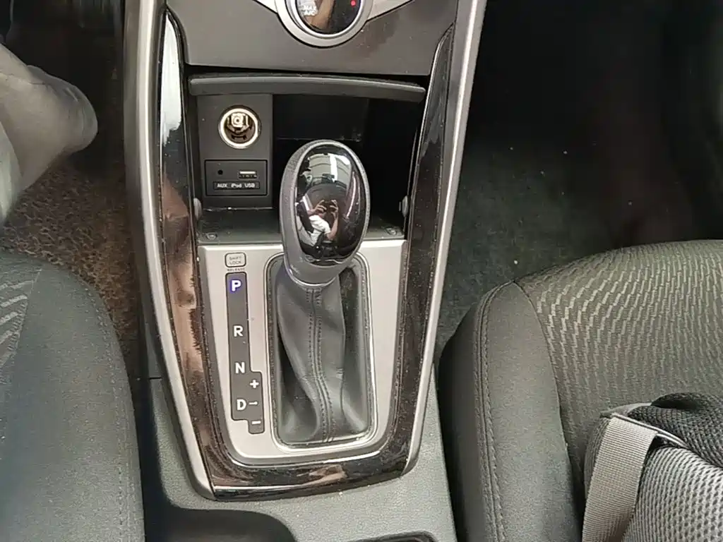 Hyundai Elantra 2016 — фото 14