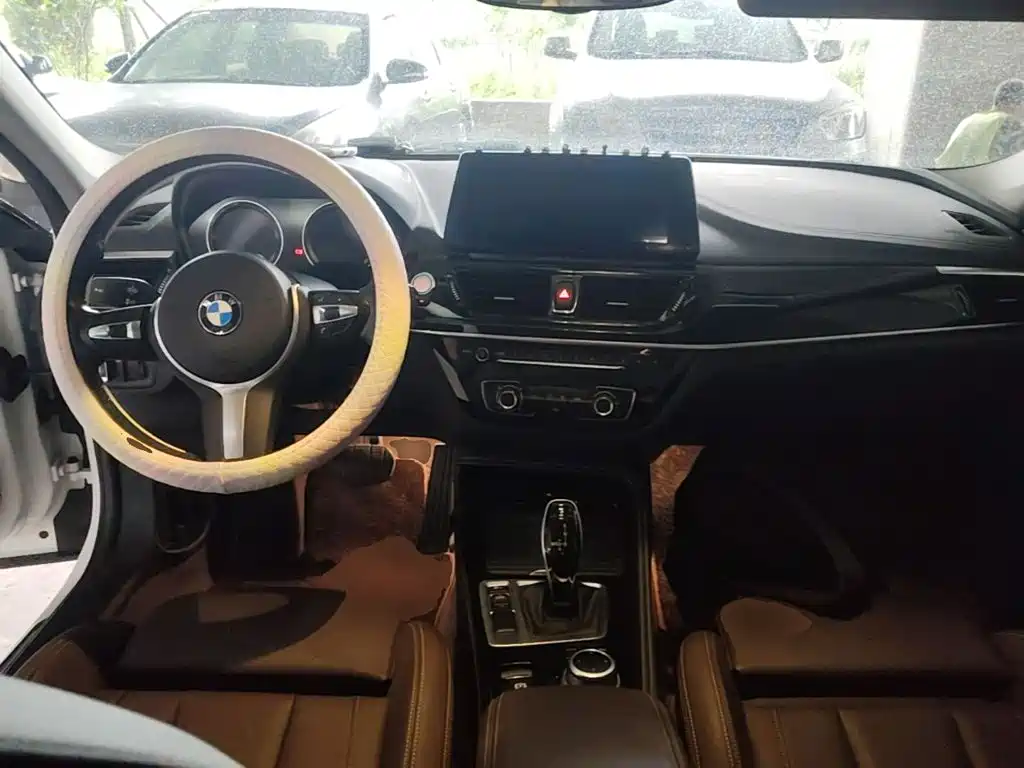 BMW 1 Series 2021 — фото 10
