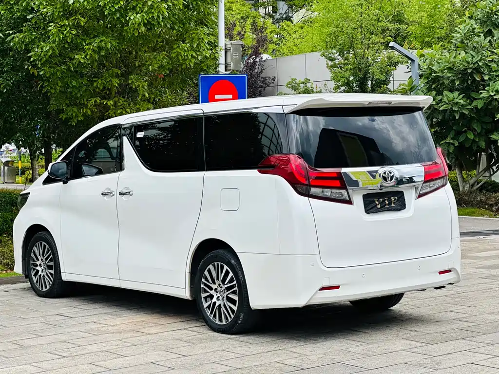 Toyota Alphard 2017 — фото 12