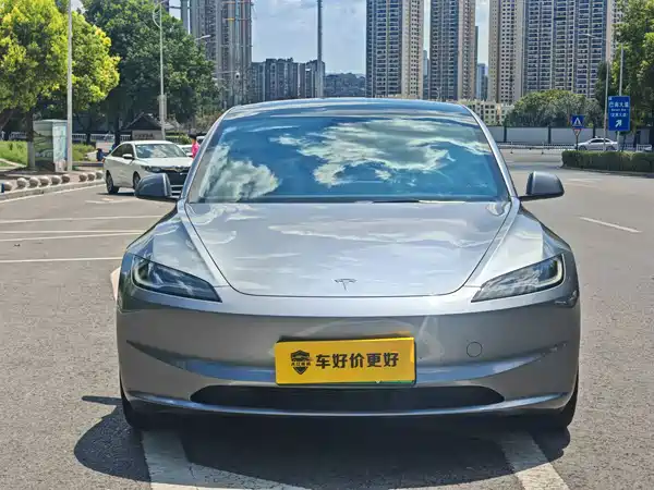 Tesla Model 3 2024