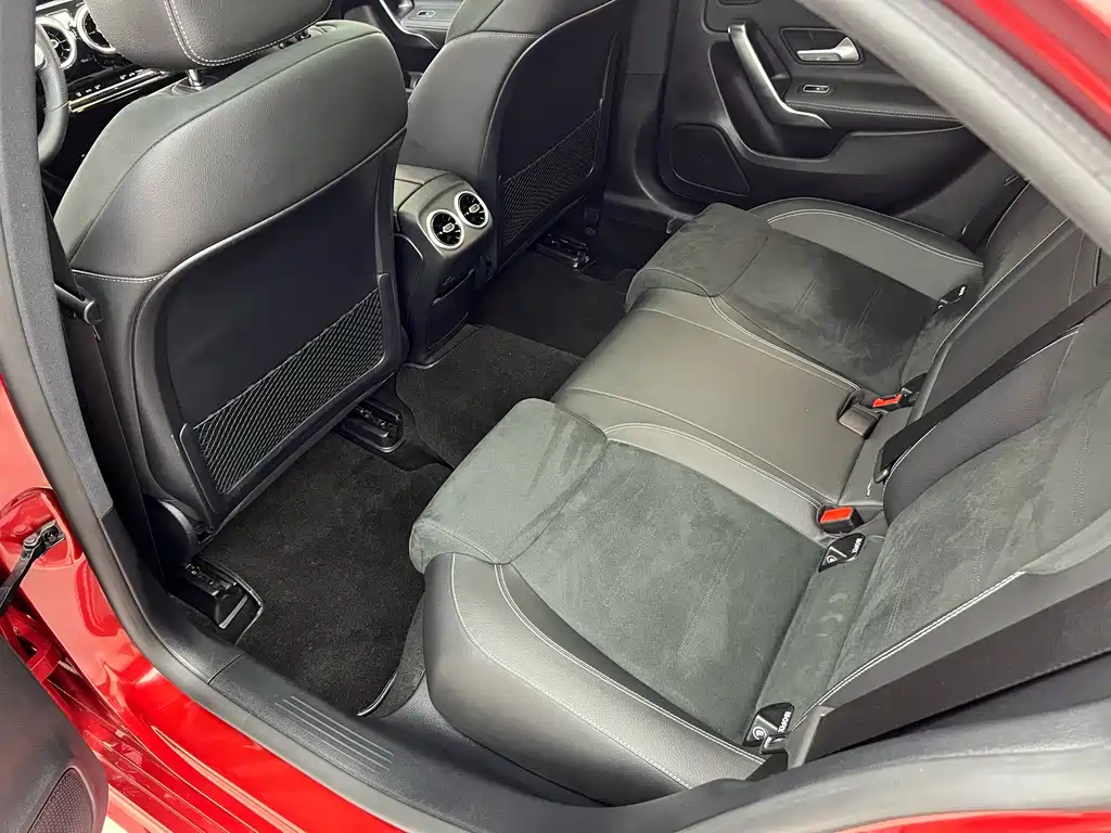 Mercedes-Benz A-Class 2019 — фото 10
