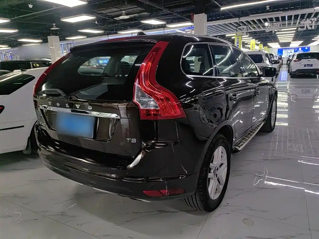Volvo XC60 2017 — фото 7