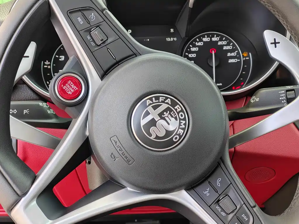 Alfa Romeo Giulia 2020 — фото 8