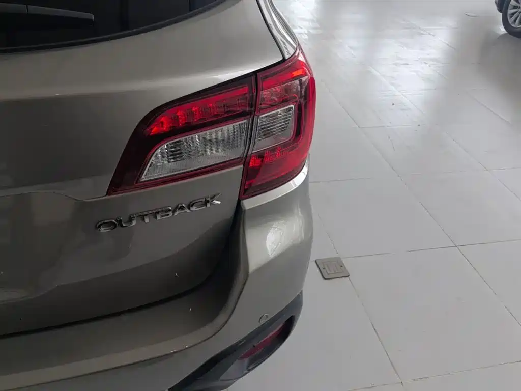 Subaru Outback 2016 — фото 8