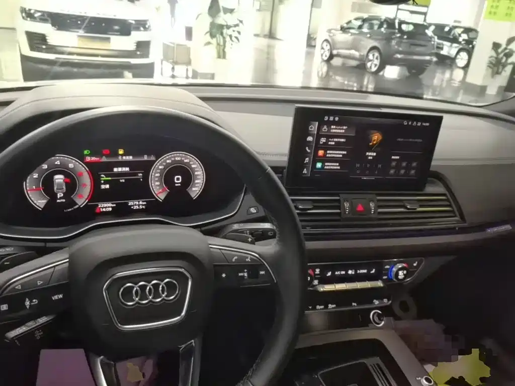 Audi Q5L 2023 — фото 10