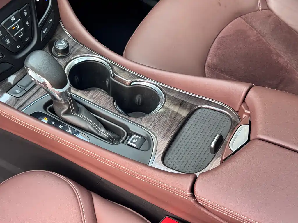 Buick Envision Plus 2017 — фото 8