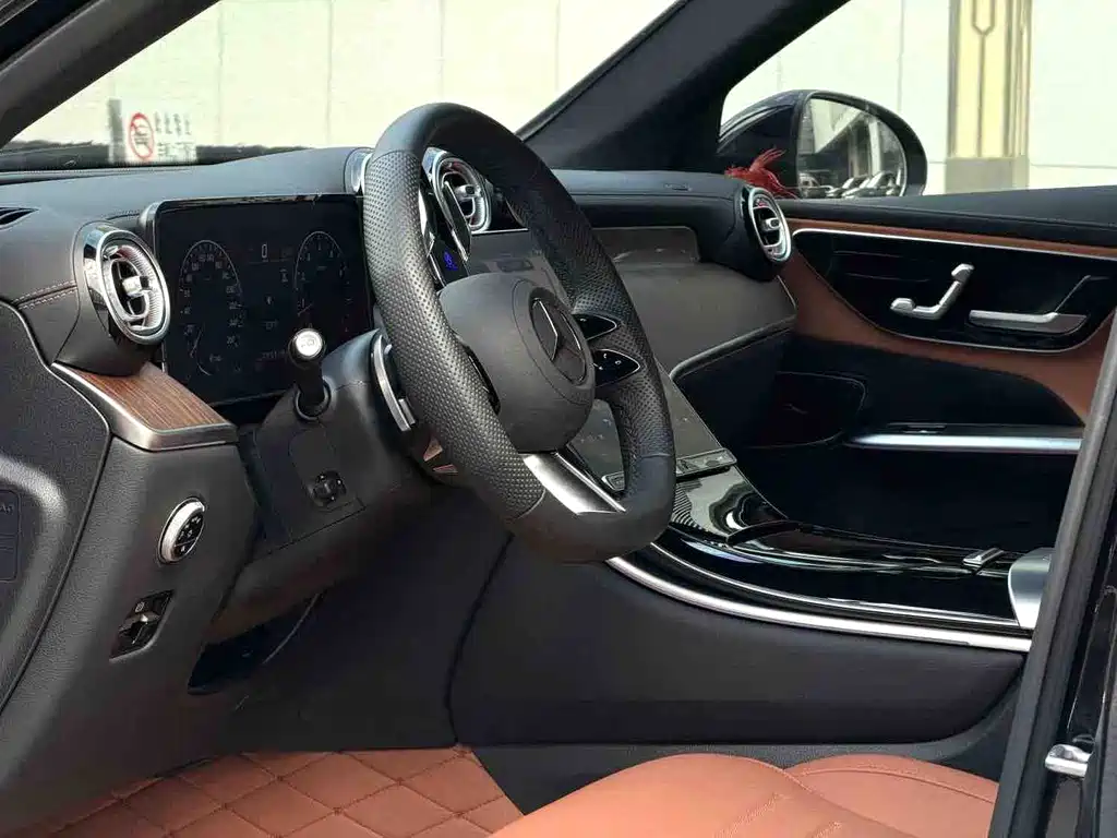 Mercedes-Benz GLC 2025