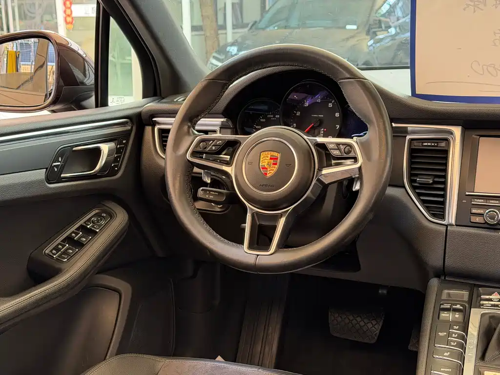 Porsche Macan 2015 — фото 10