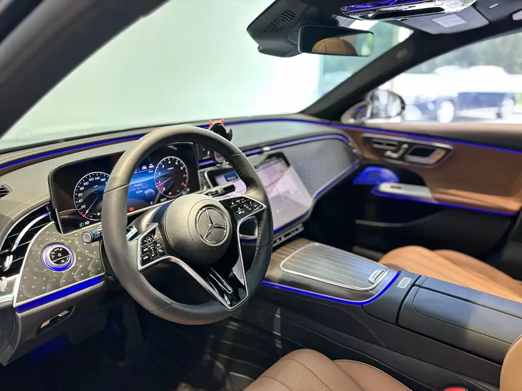Mercedes-Benz E-Class 2025 — фото 8