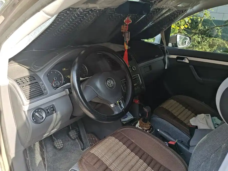 Volkswagen Touran 2015 — фото 12