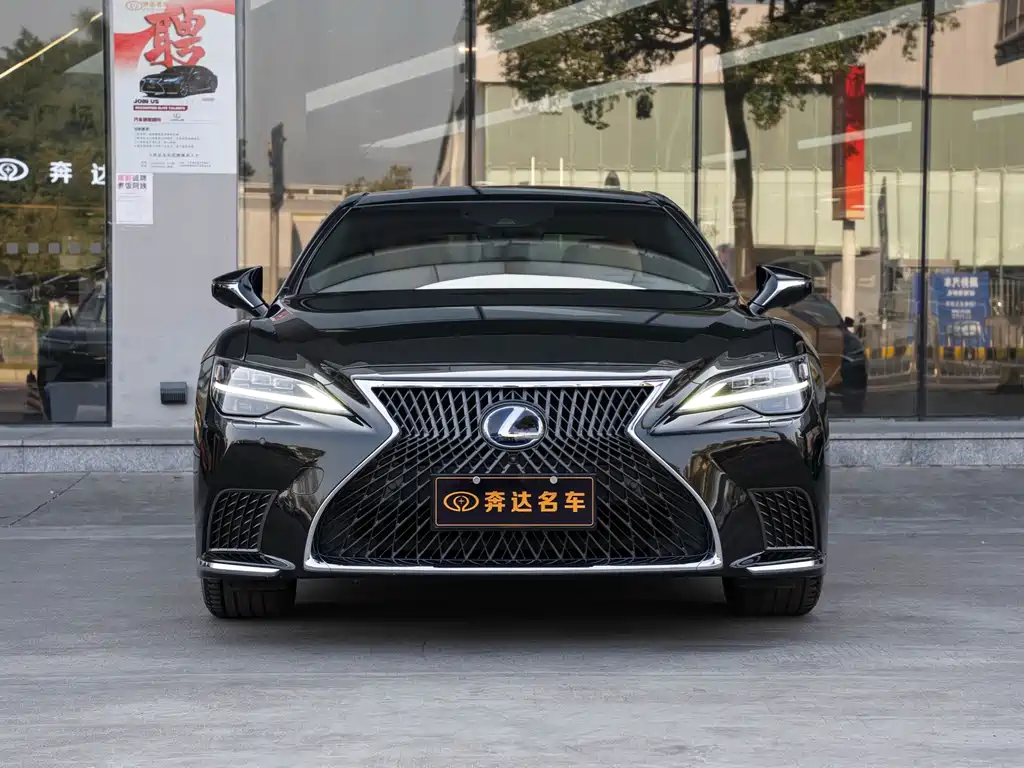 Lexus LS 2021