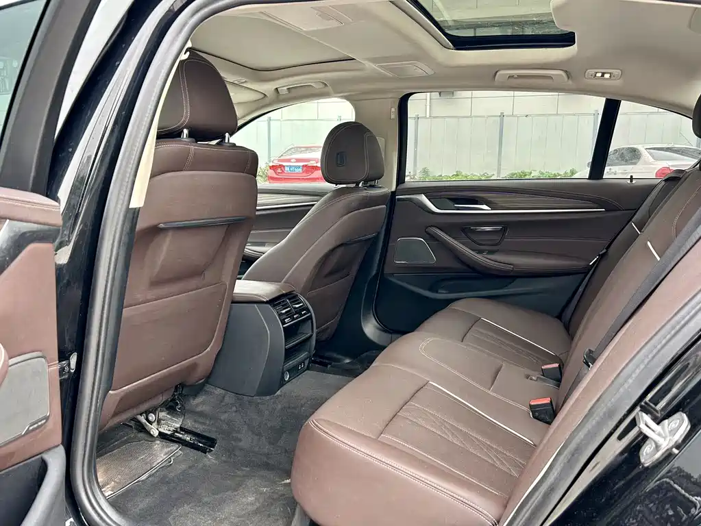 BMW 5 Series 2023 — фото 12
