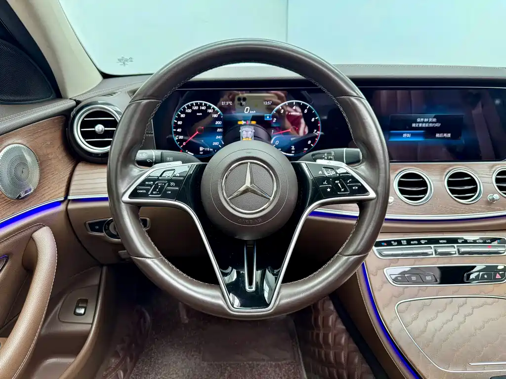 Mercedes-Benz E-Class 2022 — фото 16