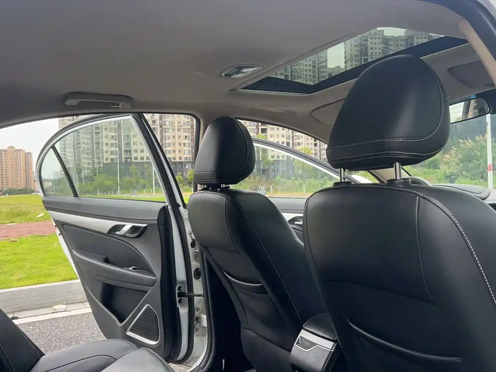 Geely Emgrand 2019 — фото 11