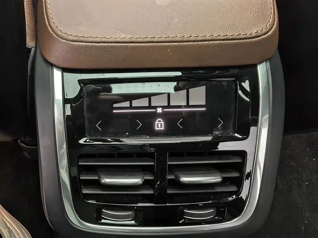 Volvo XC90 2025 — фото 12