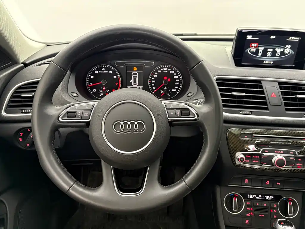 Audi Q3 2018 — фото 11