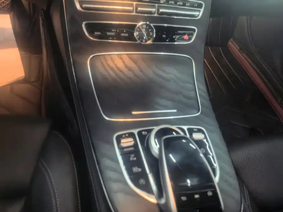 Mercedes-Benz E-Class 2018 — фото 16