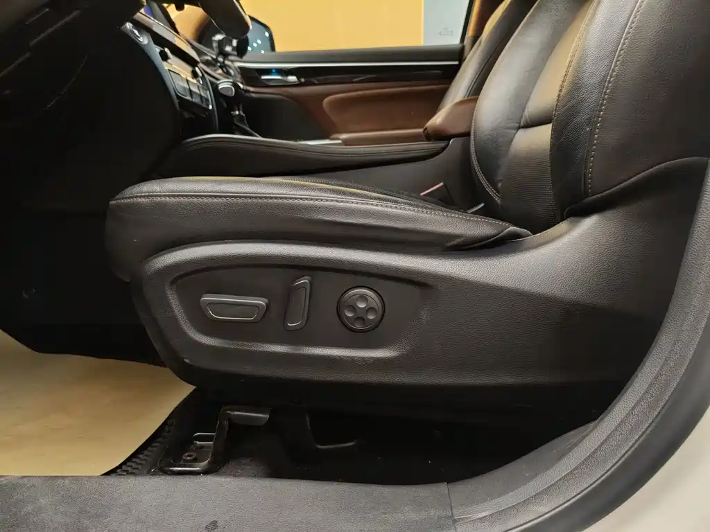 GAC Trumpchi GS8 2019 — фото 10