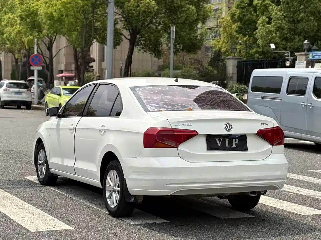 Volkswagen Jetta 2018 — фото 16