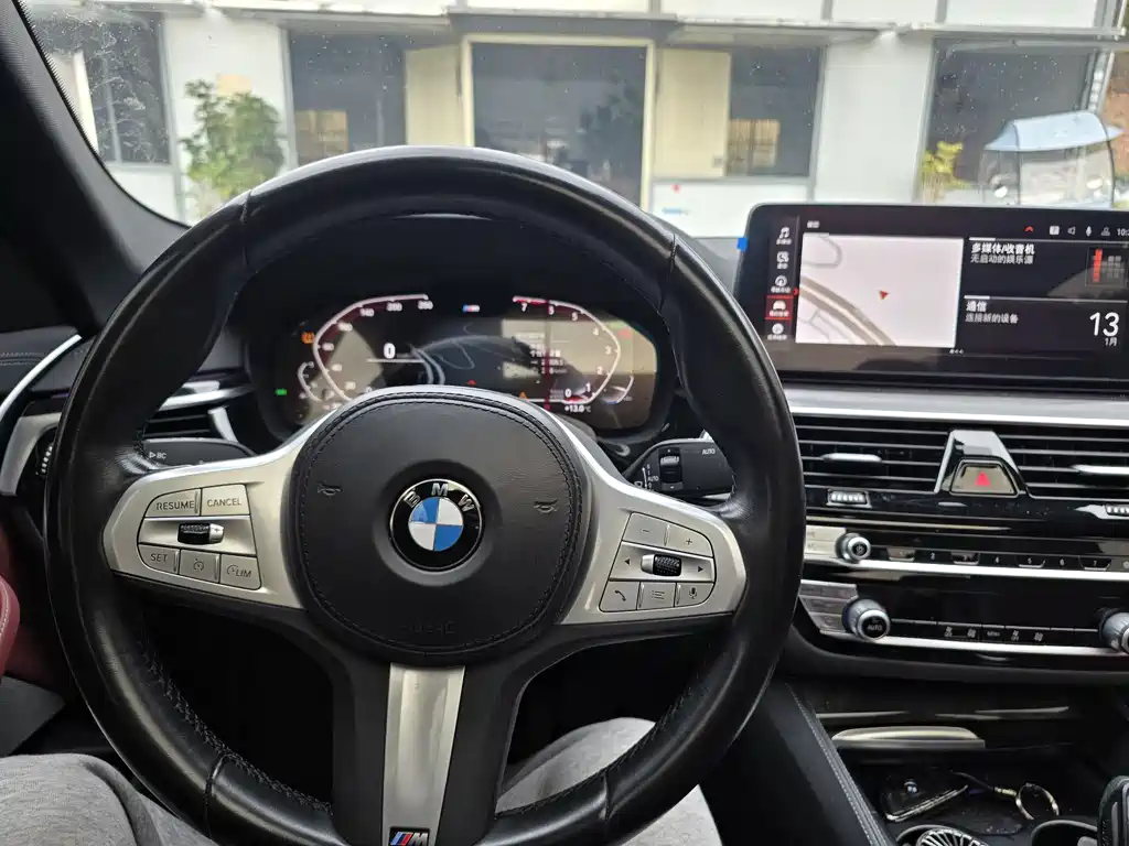 BMW 5 Series 2023 — фото 16