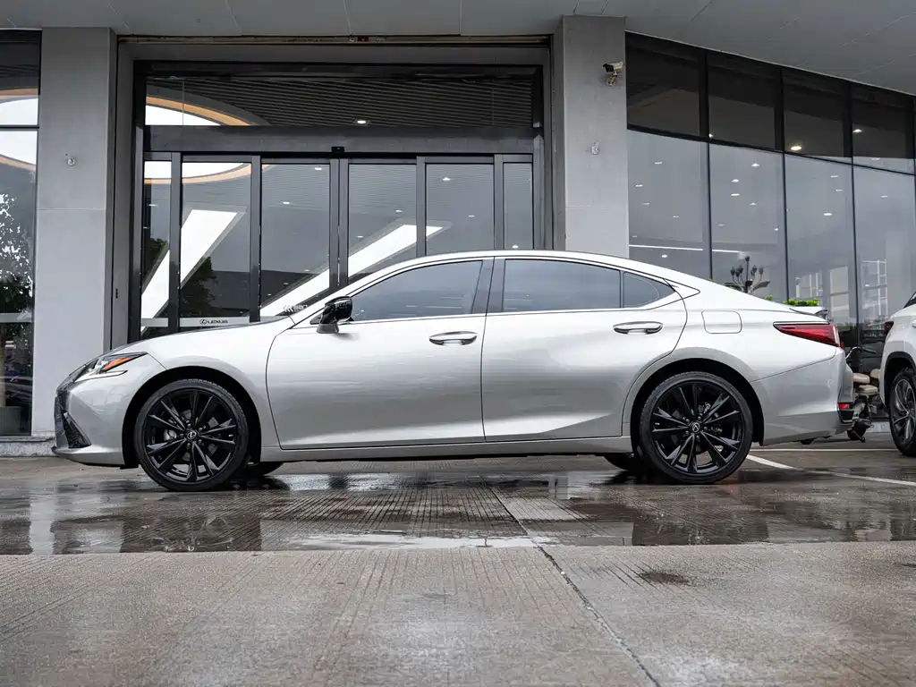 Lexus ES 2021