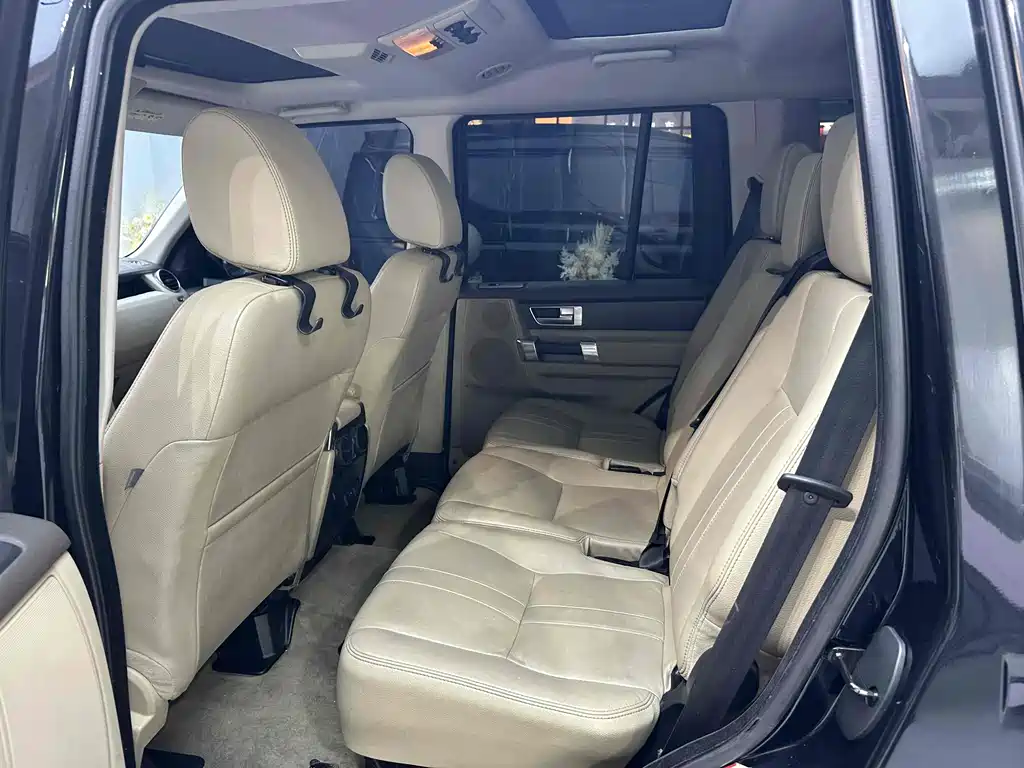 Land Rover Discovery 2015 — фото 18