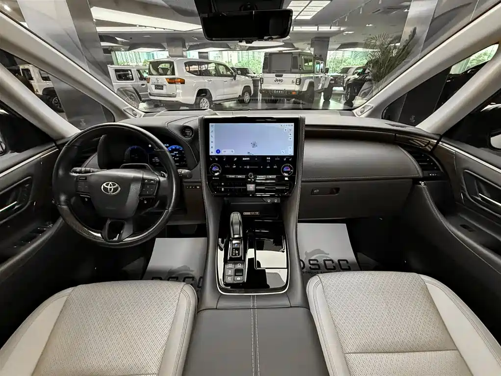 Toyota Alphard 2024 — фото 11