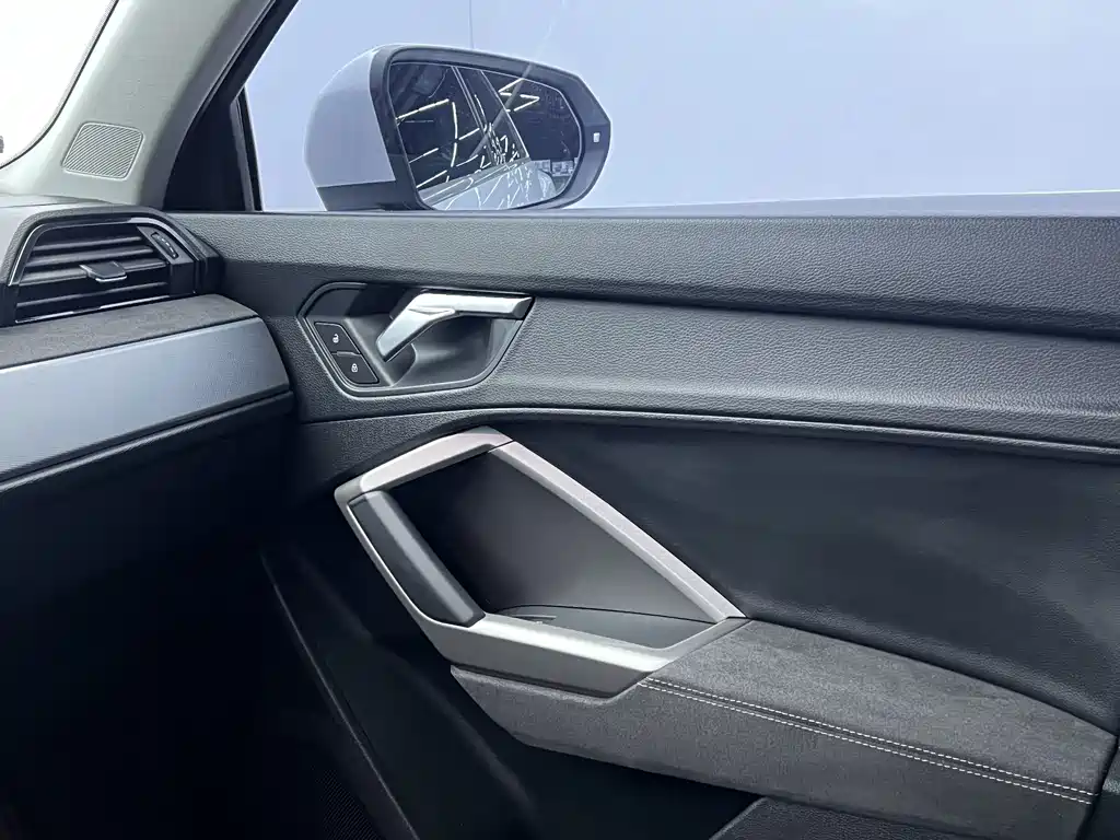 Audi Q3 2022 — фото 10