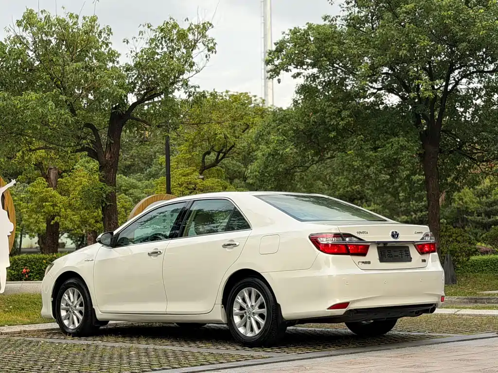 Toyota Camry 2016 — фото 18
