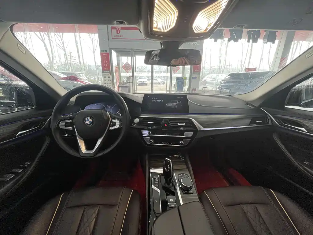 BMW 5 Series 2019 — фото 9