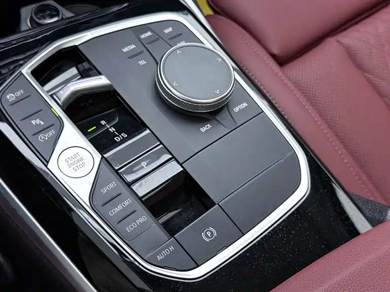 BMW 3 Series 2024 — фото 23