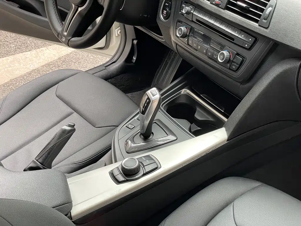 BMW 3 Series 2015 — фото 16