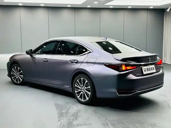 Lexus ES 2021