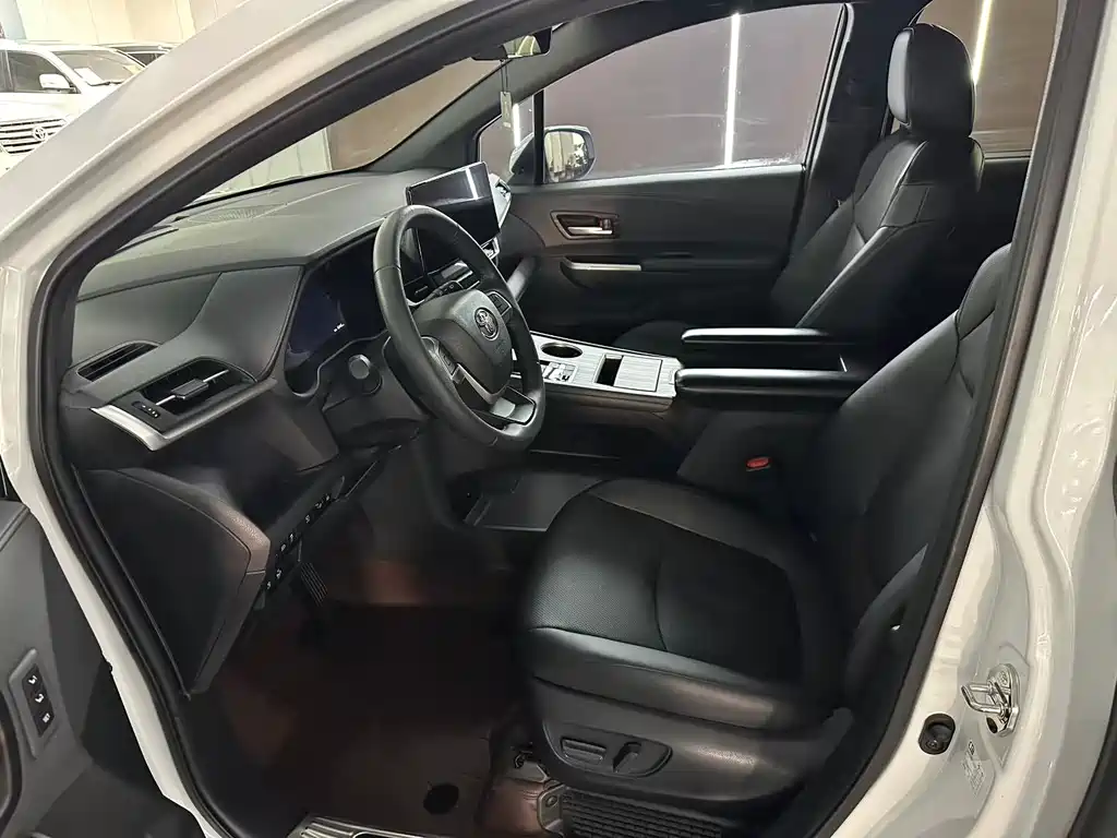 Toyota Granvia 2024