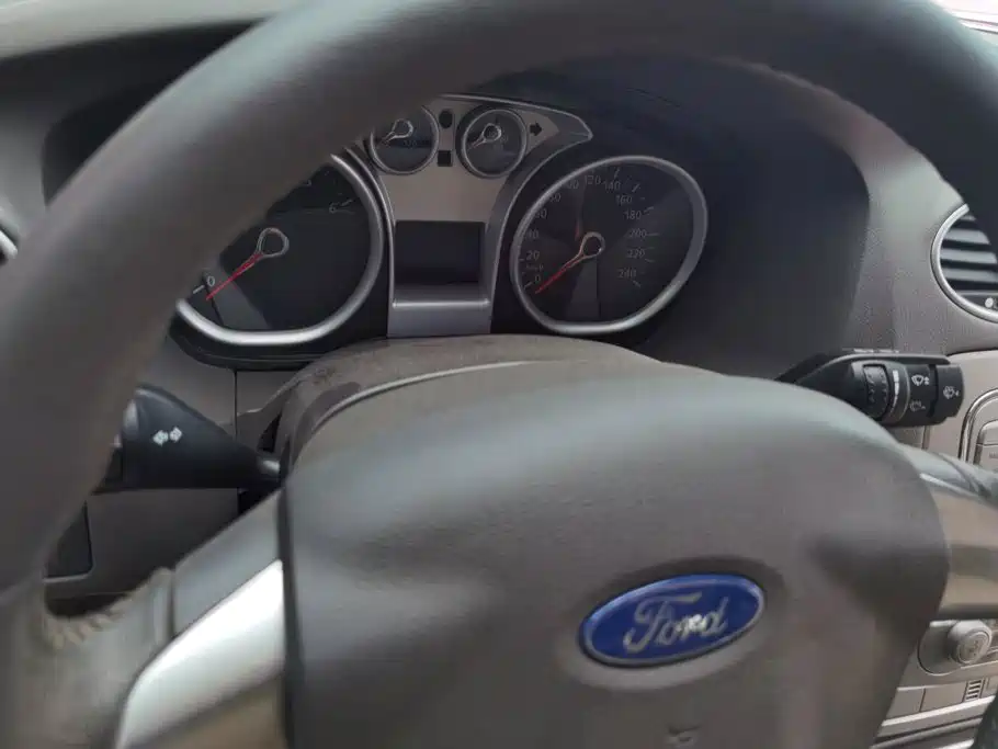 Ford Focus 2014 — фото 14