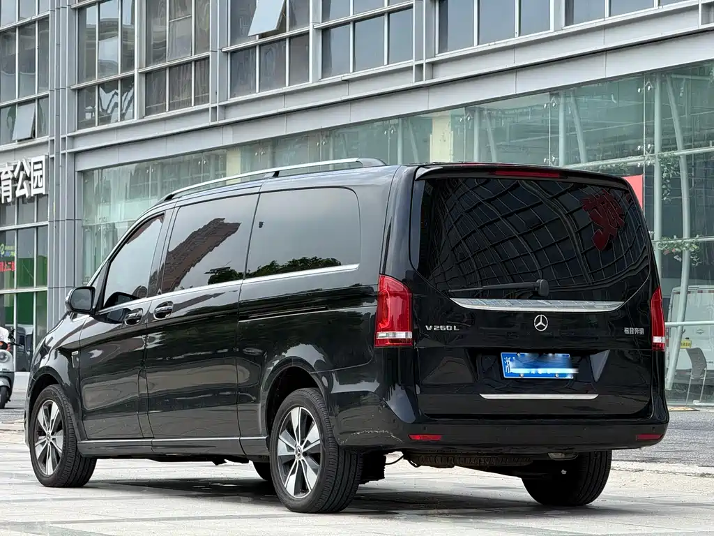 Mercedes-Benz V-Class 2022 — фото 13