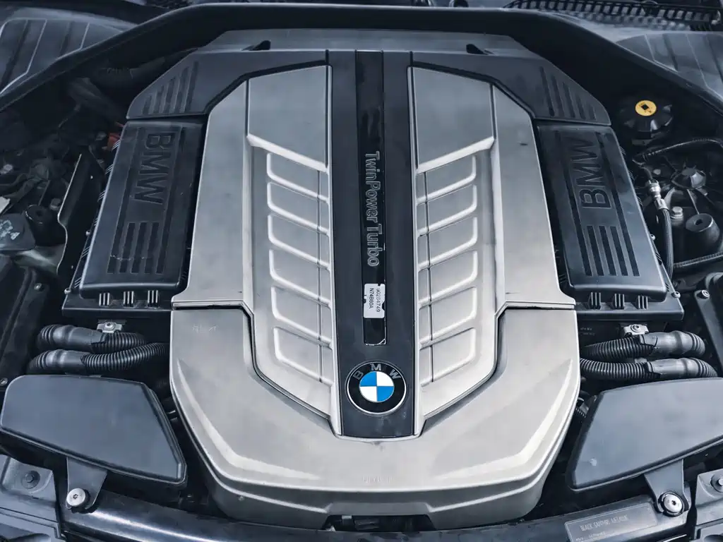BMW 7 Series 2010 — фото 17