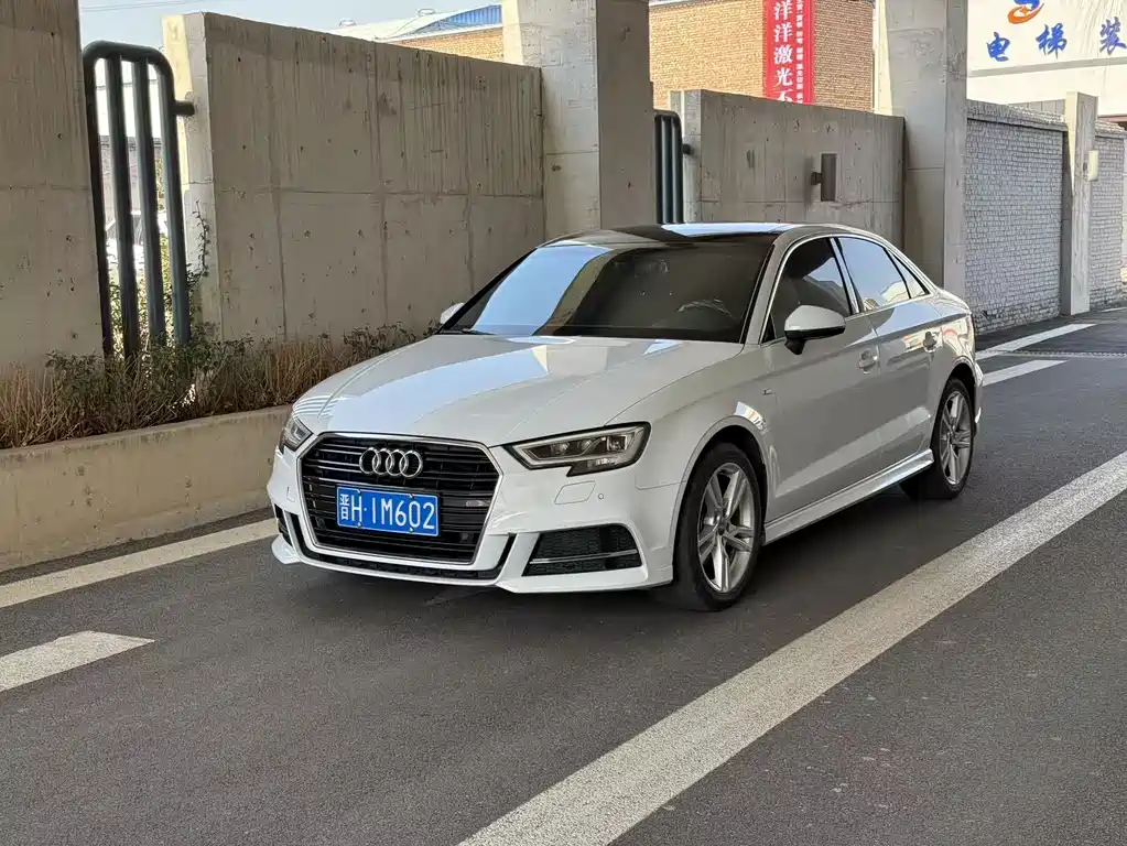 Audi A3 2019 — фото 1