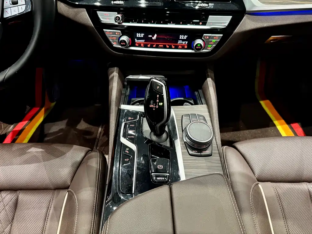 BMW 5 Series 2021 — фото 11