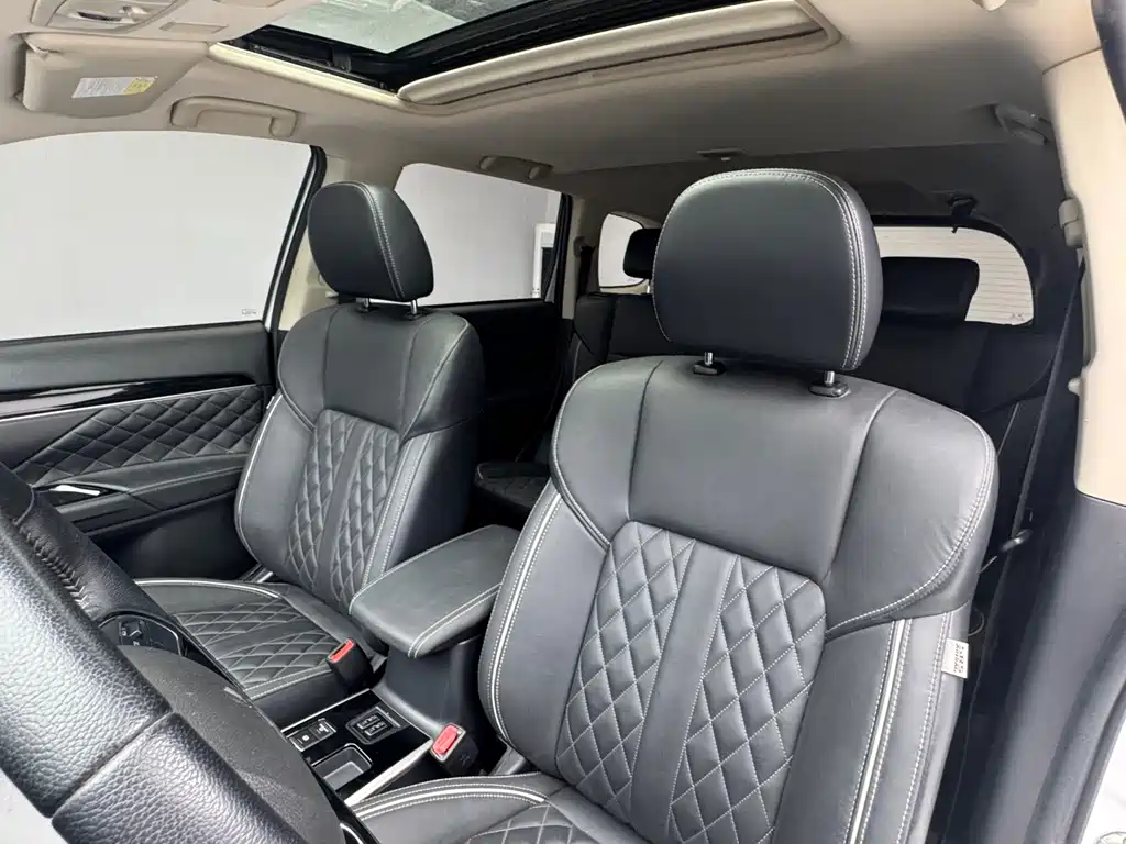 Mitsubishi Outlander 2022 — фото 11