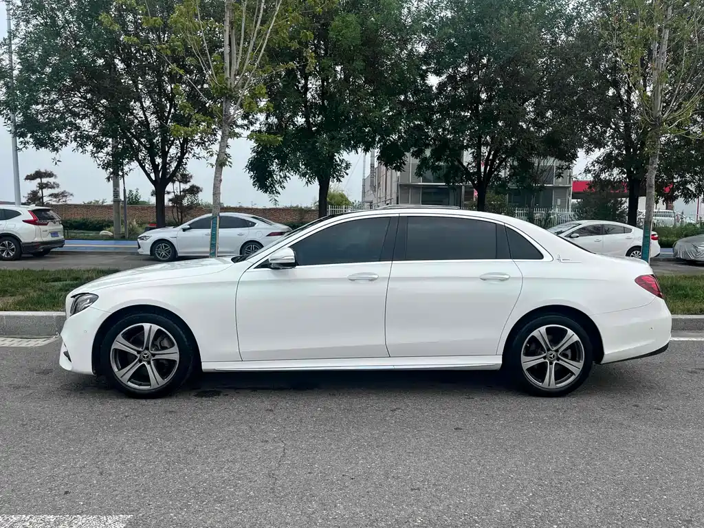 Mercedes-Benz E-Class 2018 — фото 17