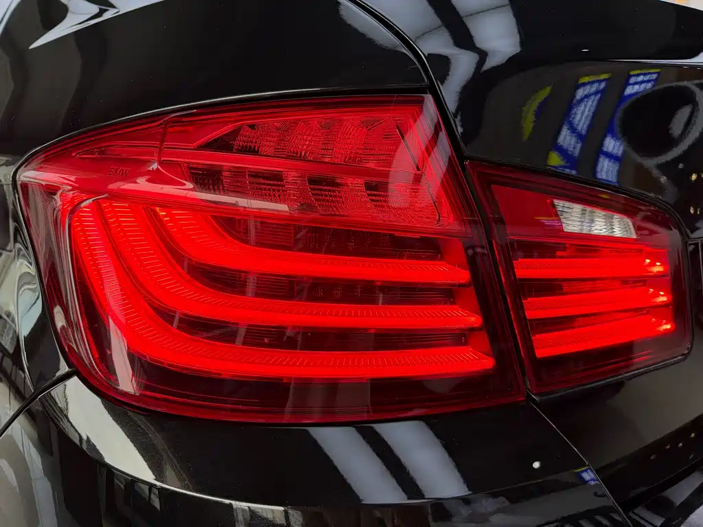 BMW 5 Series 2014 — фото 16