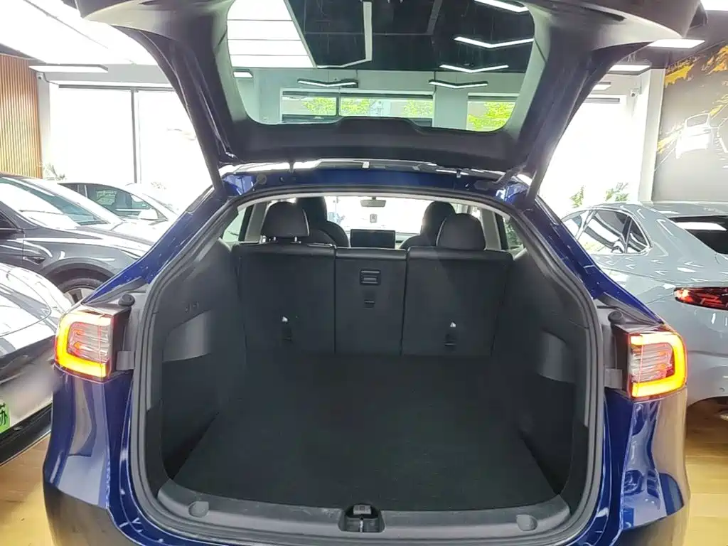 Tesla Model Y 2023 — фото 15