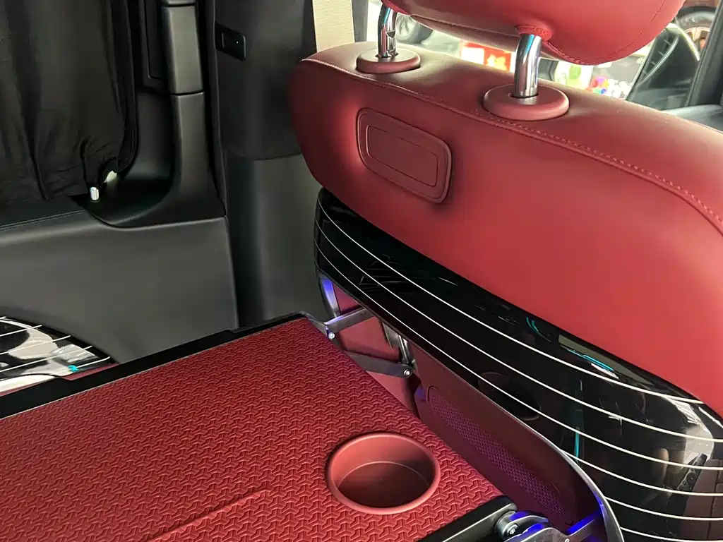 Mercedes-Benz V-Class 2024 — фото 14