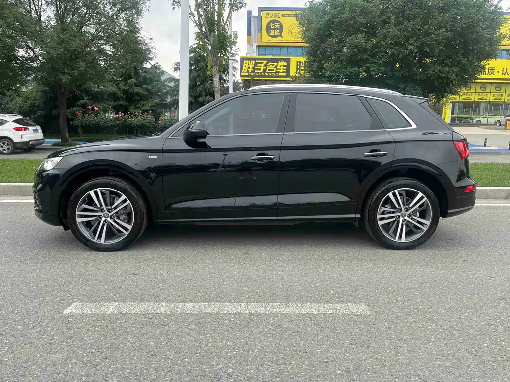 Audi Q5L 2021 — фото 15
