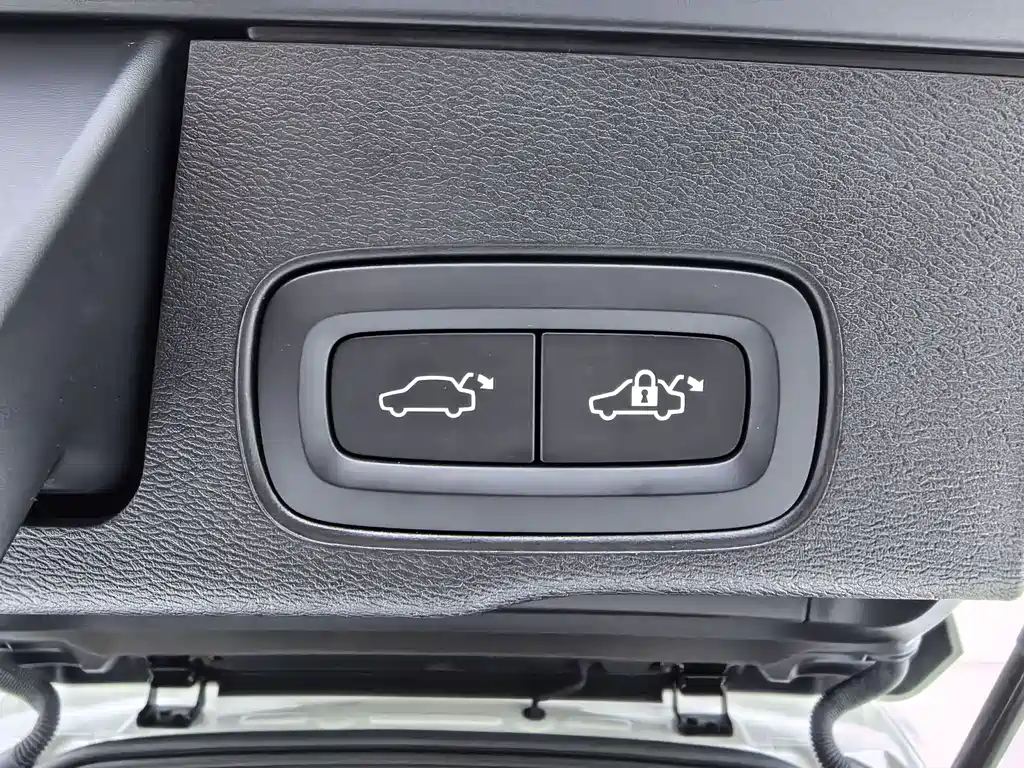 Volvo XC60 2024 — фото 25
